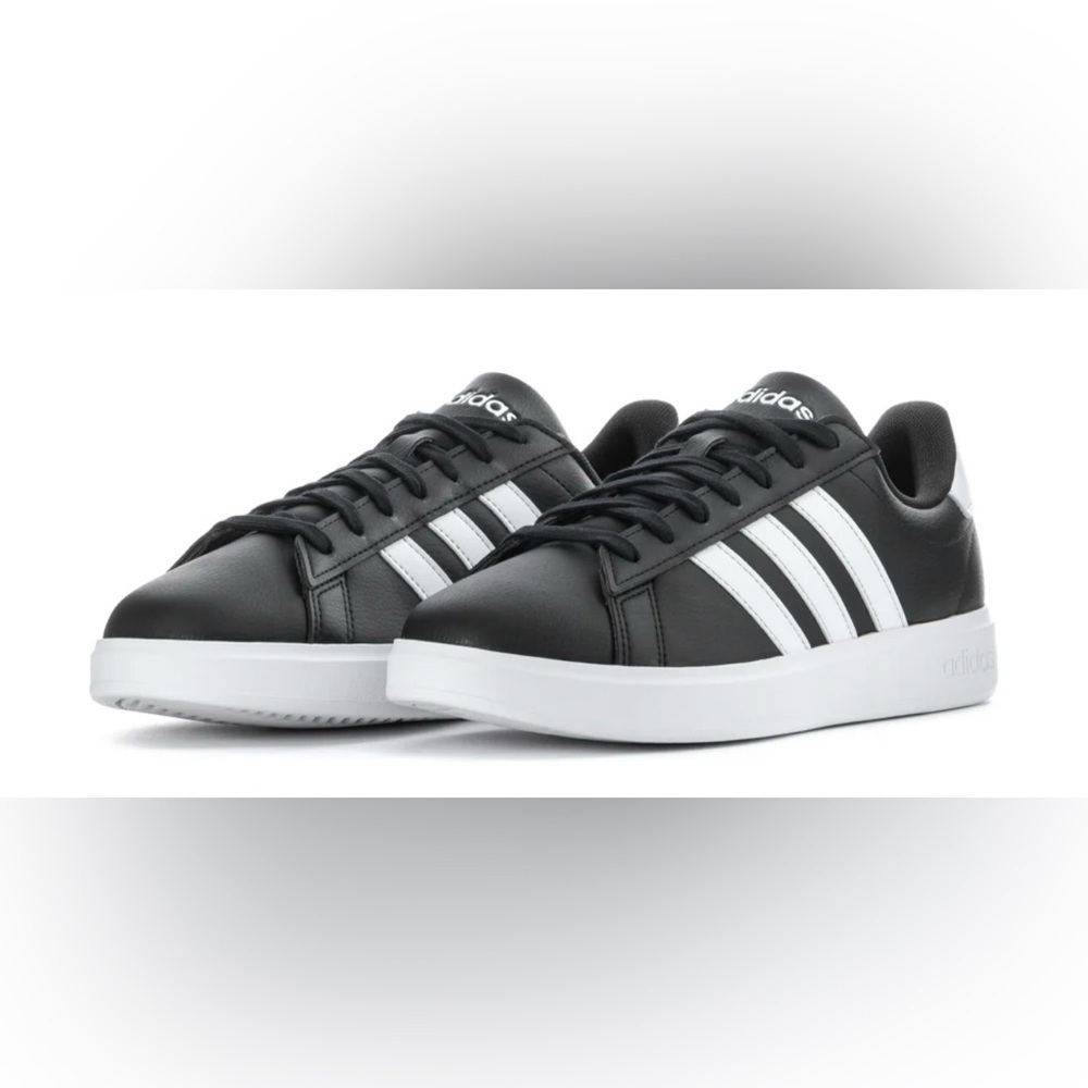 Adidas Like New Black and White Sneakers, Men’s Sz 7, Women’s Sz 9